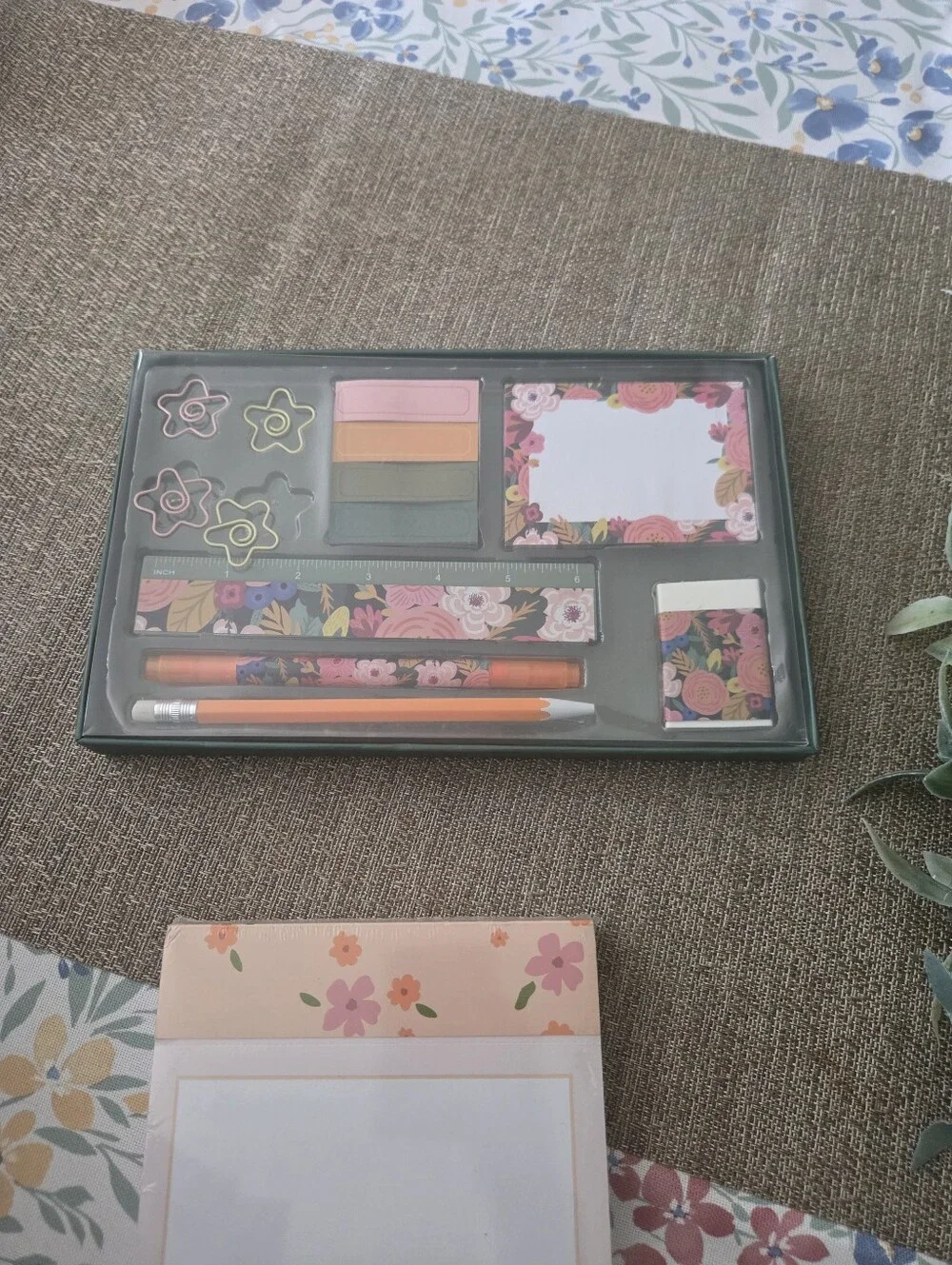 N/A floral notepad